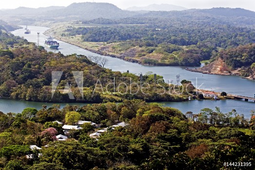 Bild på Ships navigate the Panama canal